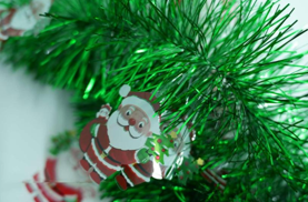 Green Santa Claus 4-ply Tinsel Garland
