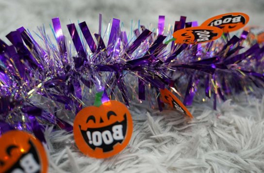 Fluorescent Purple with Boo Pumpkin 4-ply Tinsel Garland