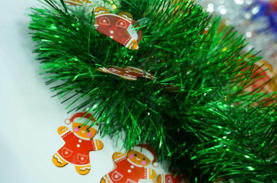 Green Christmas Gingerbread Man 4-ply Tinsel Garland