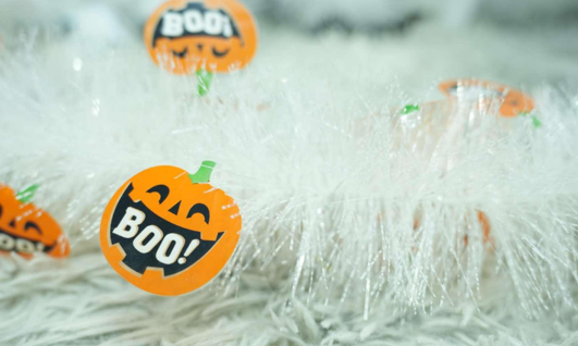White with Pumpkin 4-ply Tinsel Garland