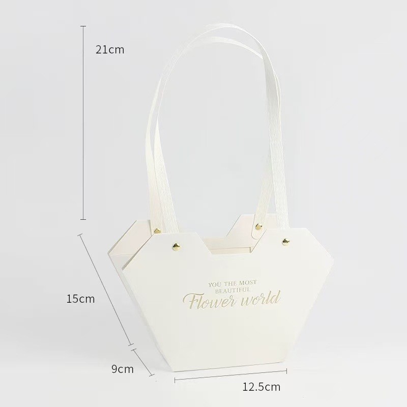 Heart Shaped Flower Handbag with Gold Embossing for Flower Arrangement